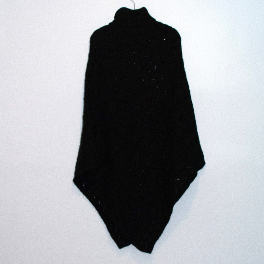 BCBGMaxAzria Black Sweater Poncho L/XL